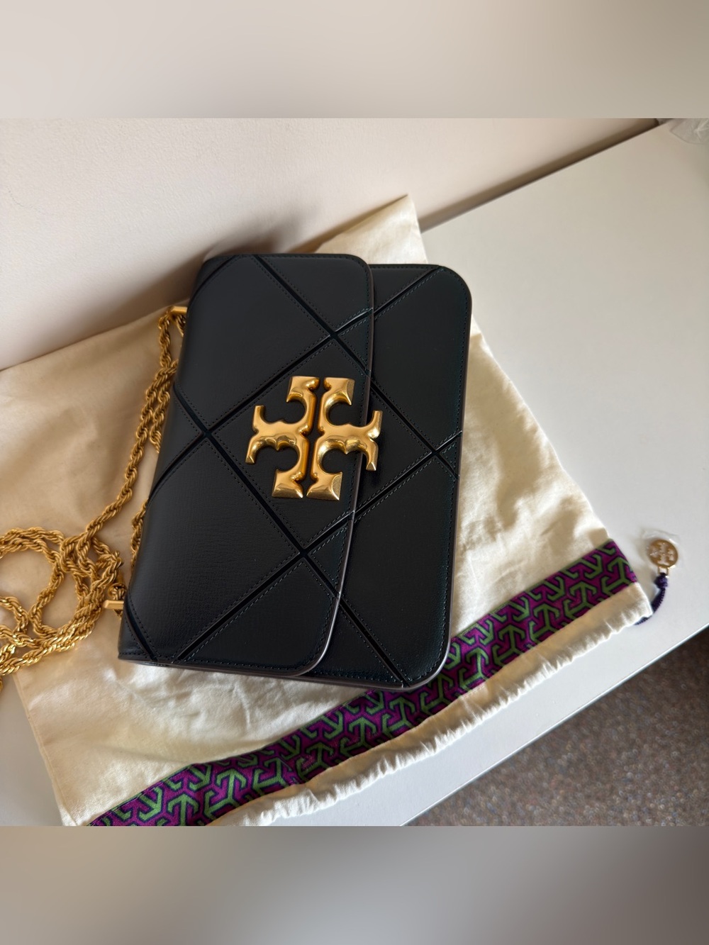 Tory Burch Fleming Leather Shoulder Bag in Dark Green - Picture 13 of 14